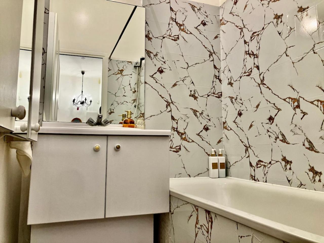 Gold Hotel - Paris-Disney Studio Chelles  Ngoại thất bức ảnh